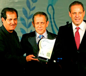 img18 beethoven brasileiro julio cesar recebendo premio do muricy ramalho 